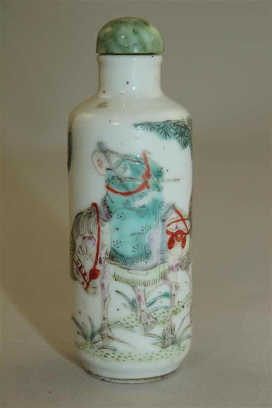 A Chinese famille rose cylindrical snuff bottle, 1830-1900, 7.6cm